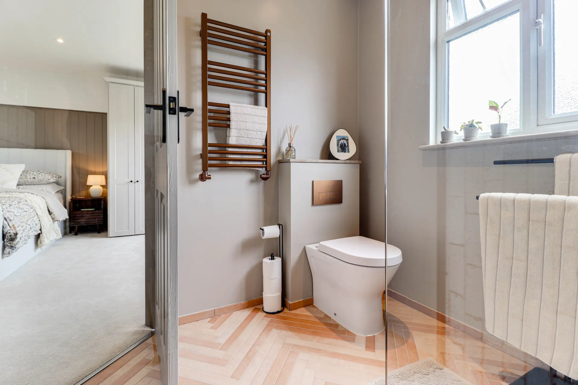 Toilet ensuite, a Surrey Build Group project