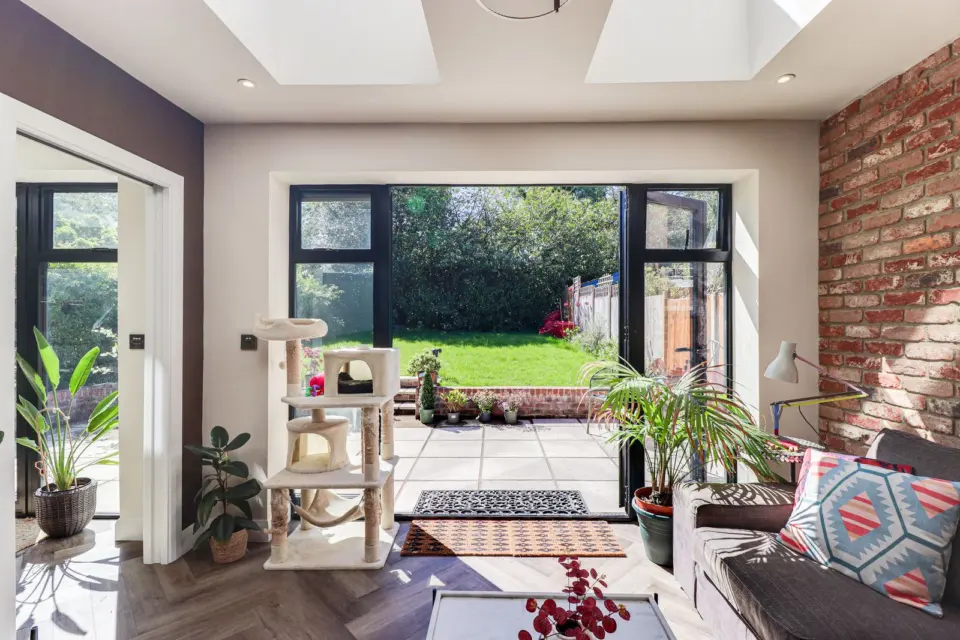 Garden room with full height glazing at Ashenden, Guildford GU2, a Surrey Build Group project