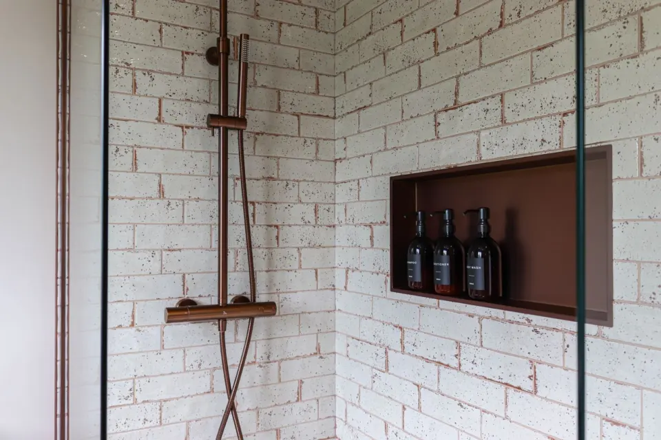Brick effect shower with niche at Raeburn, Surbiton KT5, a Surrey Build Group project