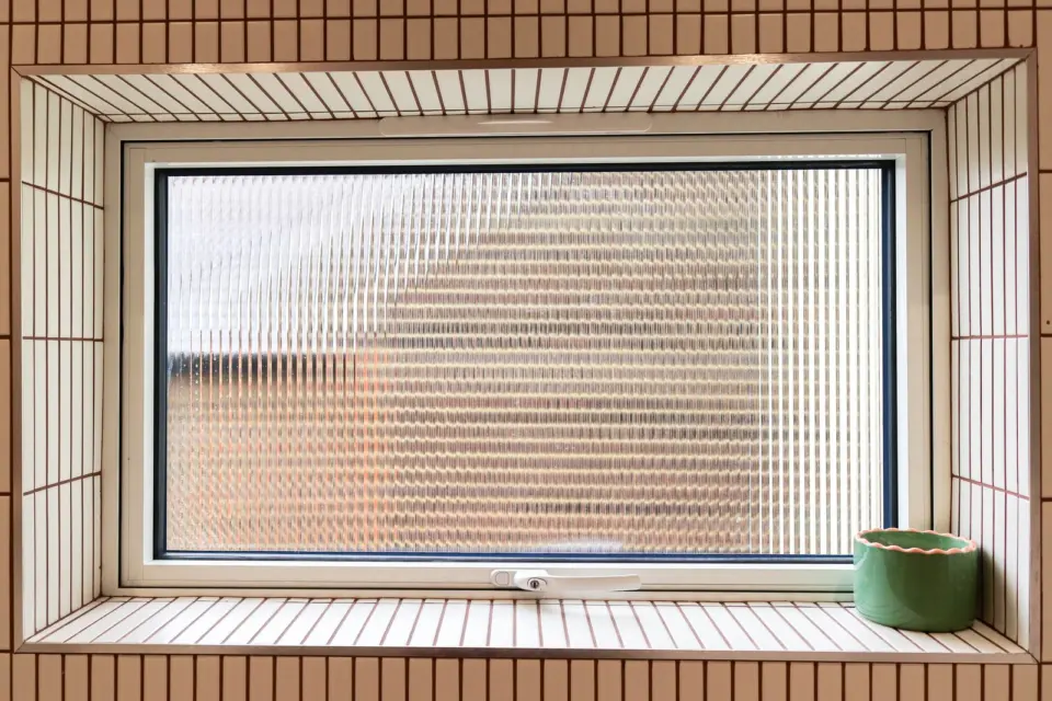 Reeded glass window at The Mount, Guildford GU2, a Surrey Build Group project